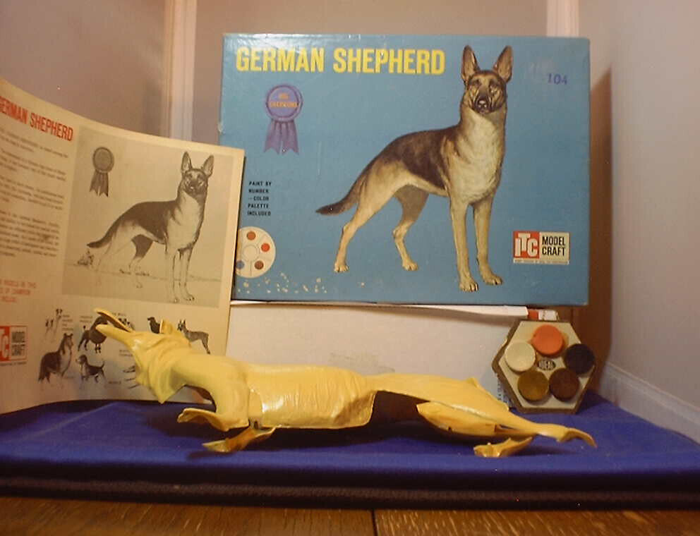 VINTAGE IDEAL GERMAN SHEPARD DOG CHAMPIONS ITC MODEL KIT UNASSEMBLED IN 1960 BOX
