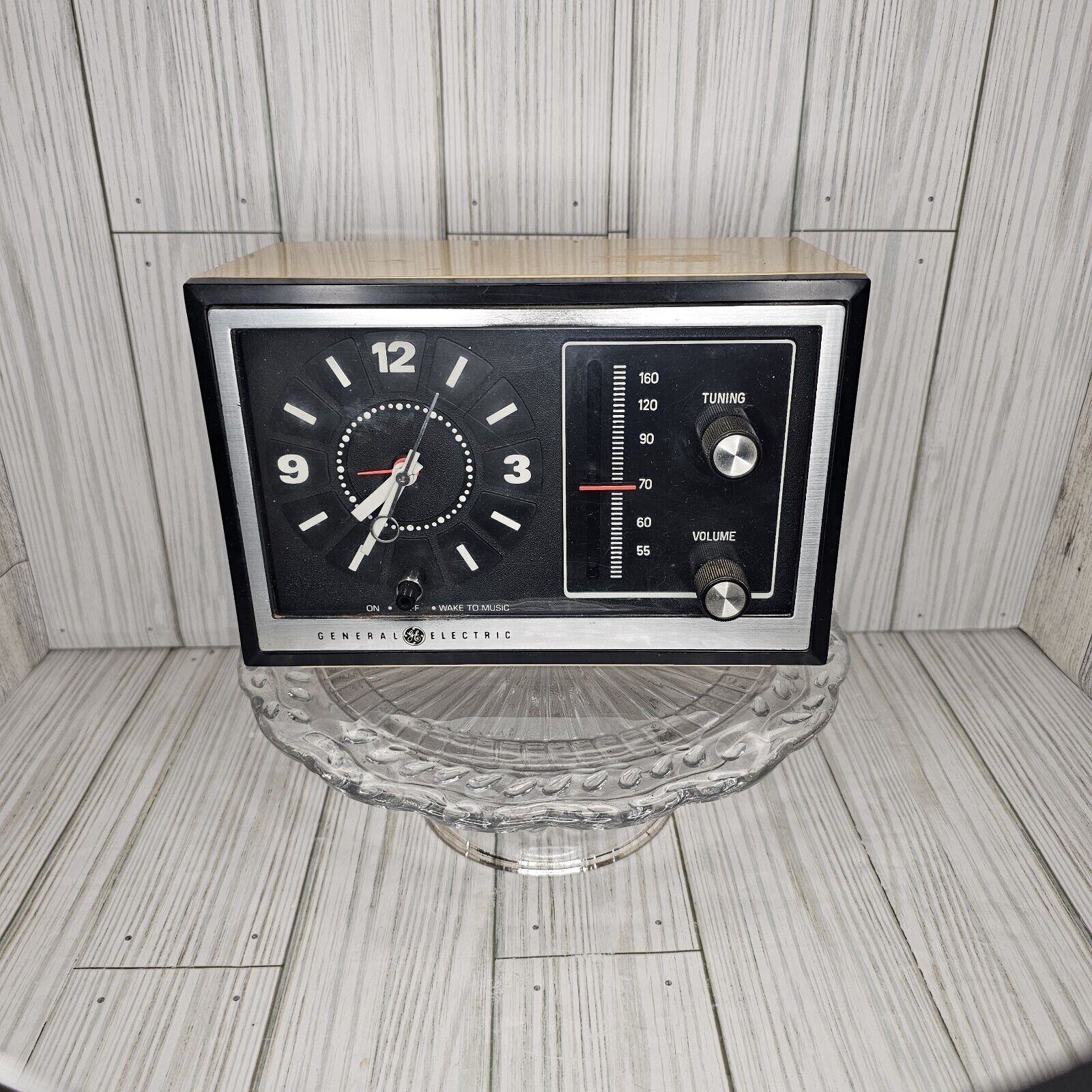 Vintage GE Alarm Clock Radio, Clock only Working Condition Model C2425A - Beige