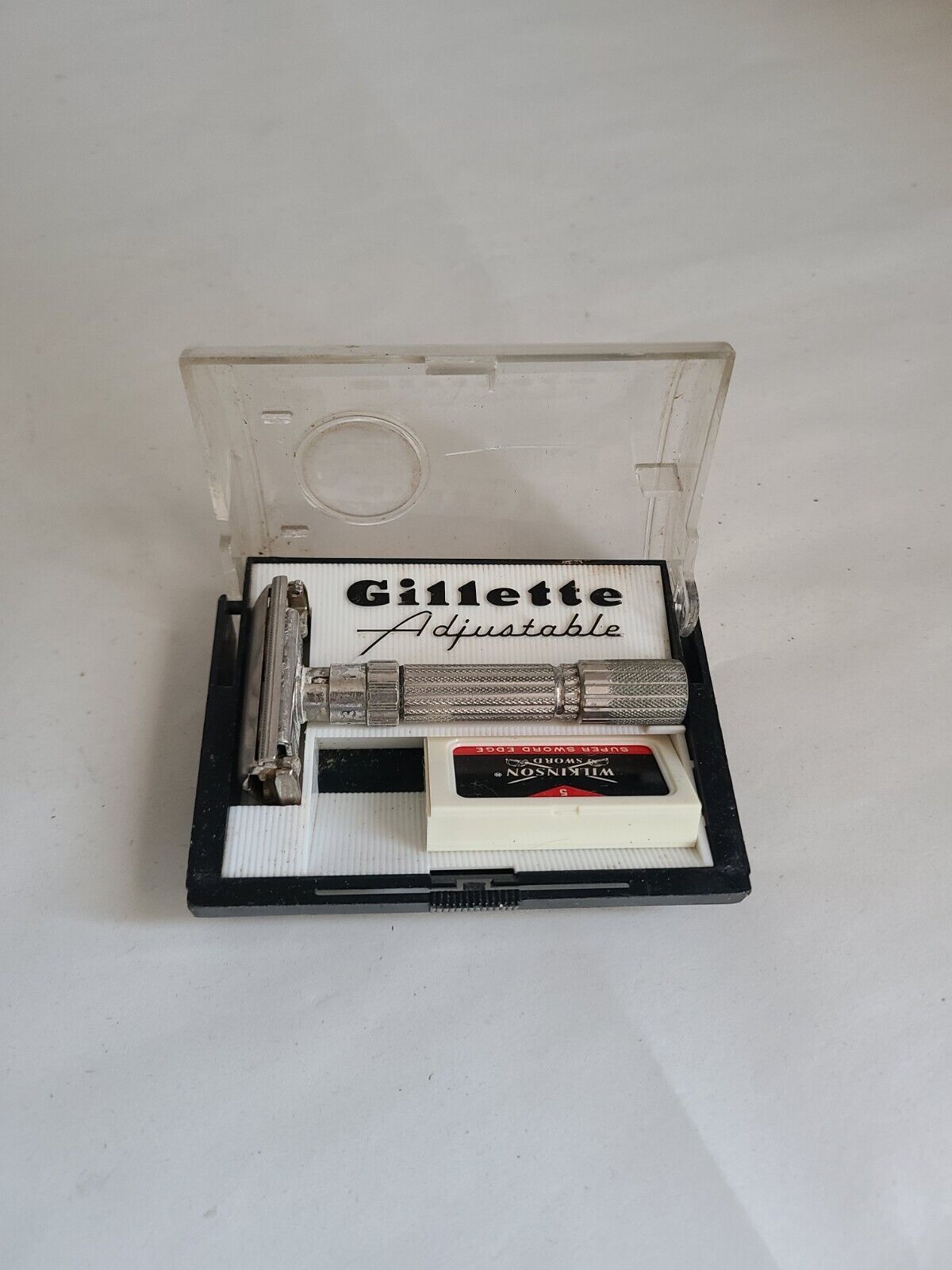 Vintage Gillette G-2 Adjustable Safety 1-9 razor in box