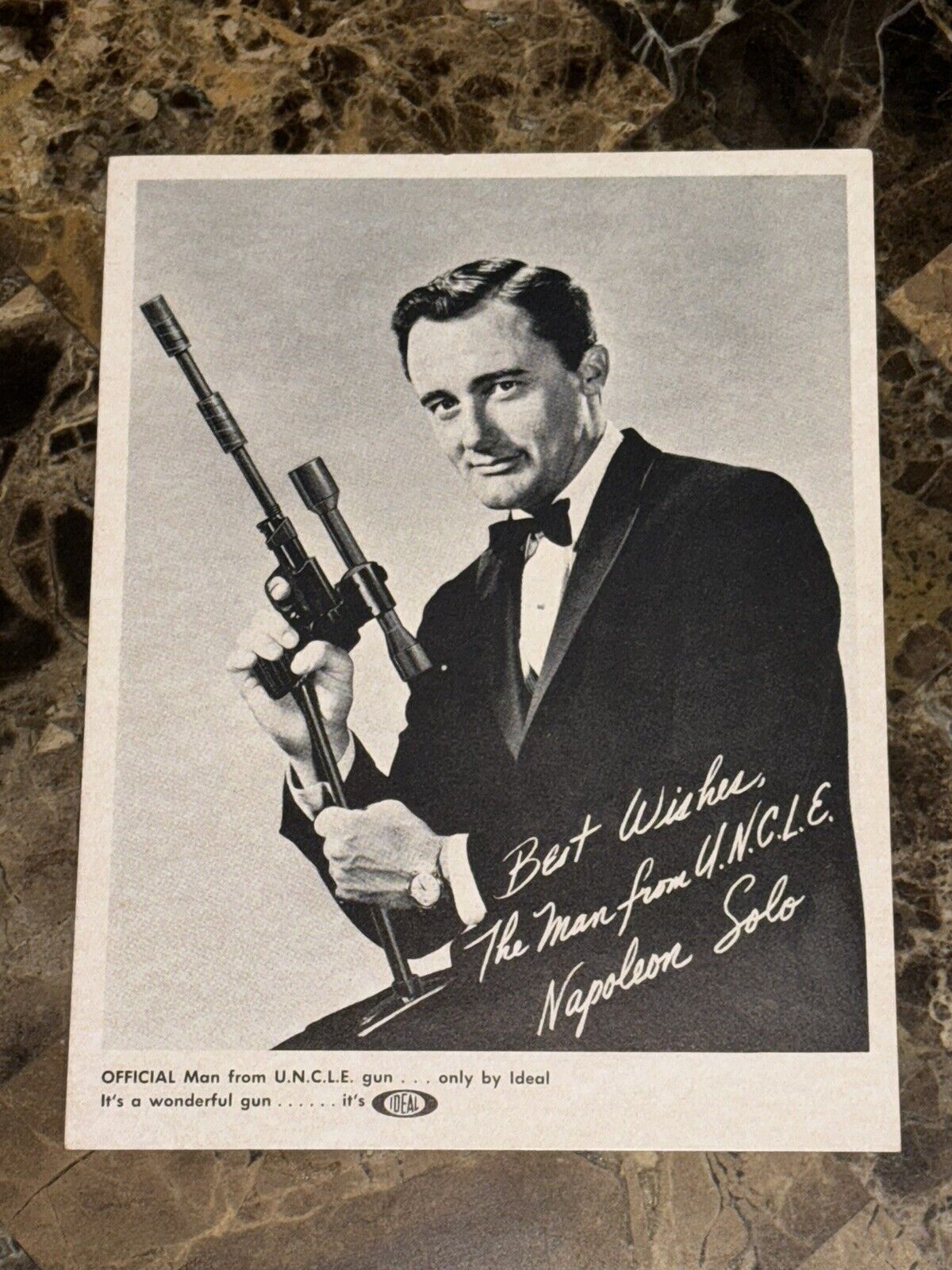 1960S IDEAL TOY THE MAN FROM UNCLE GUN ADVERTISING CARD W/ NAPOLEON SOLO VAUGHAN
