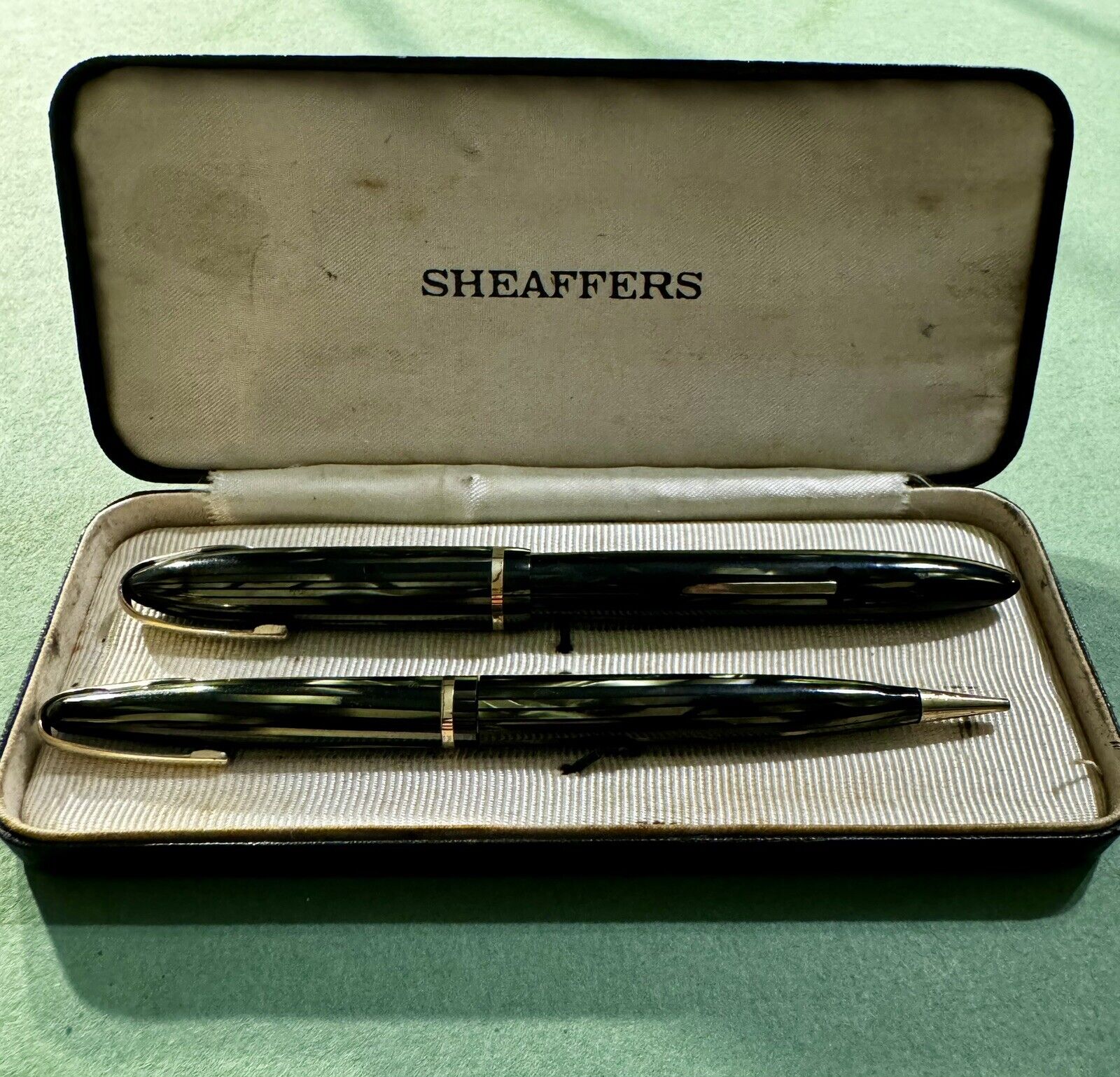 1930s Green Sheaffer Balance Fountain Pen and Pencil Boxed Set