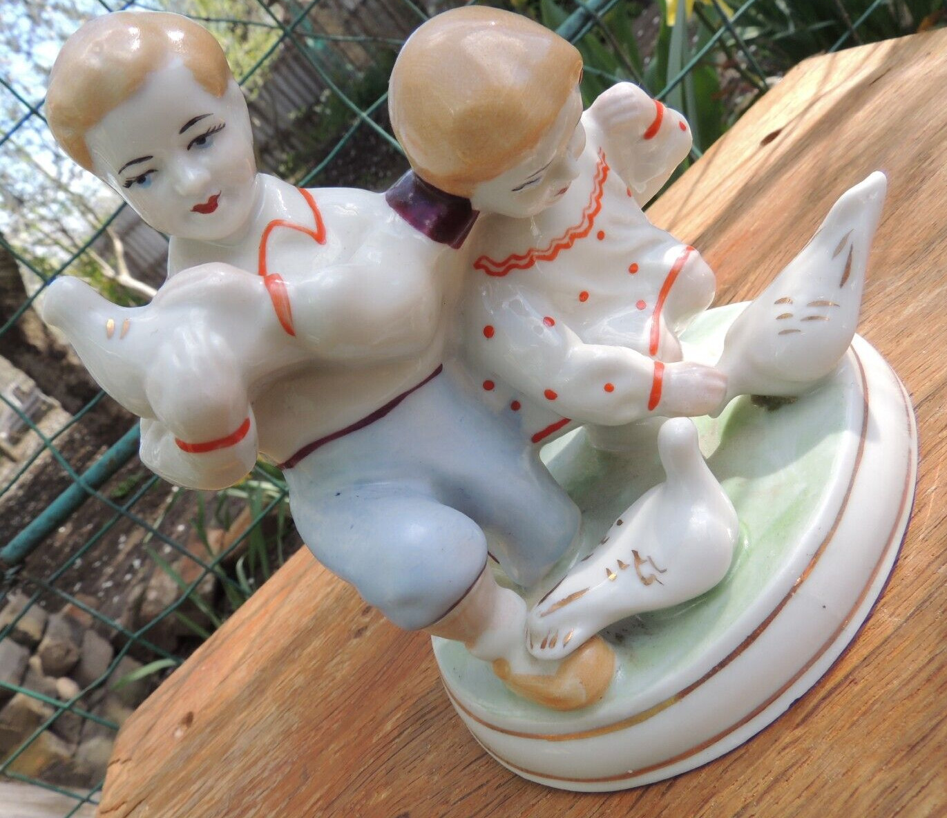 VINTAGE Porcelain figurine statuette ZKH Polone miniature 12 cm Children pigeons