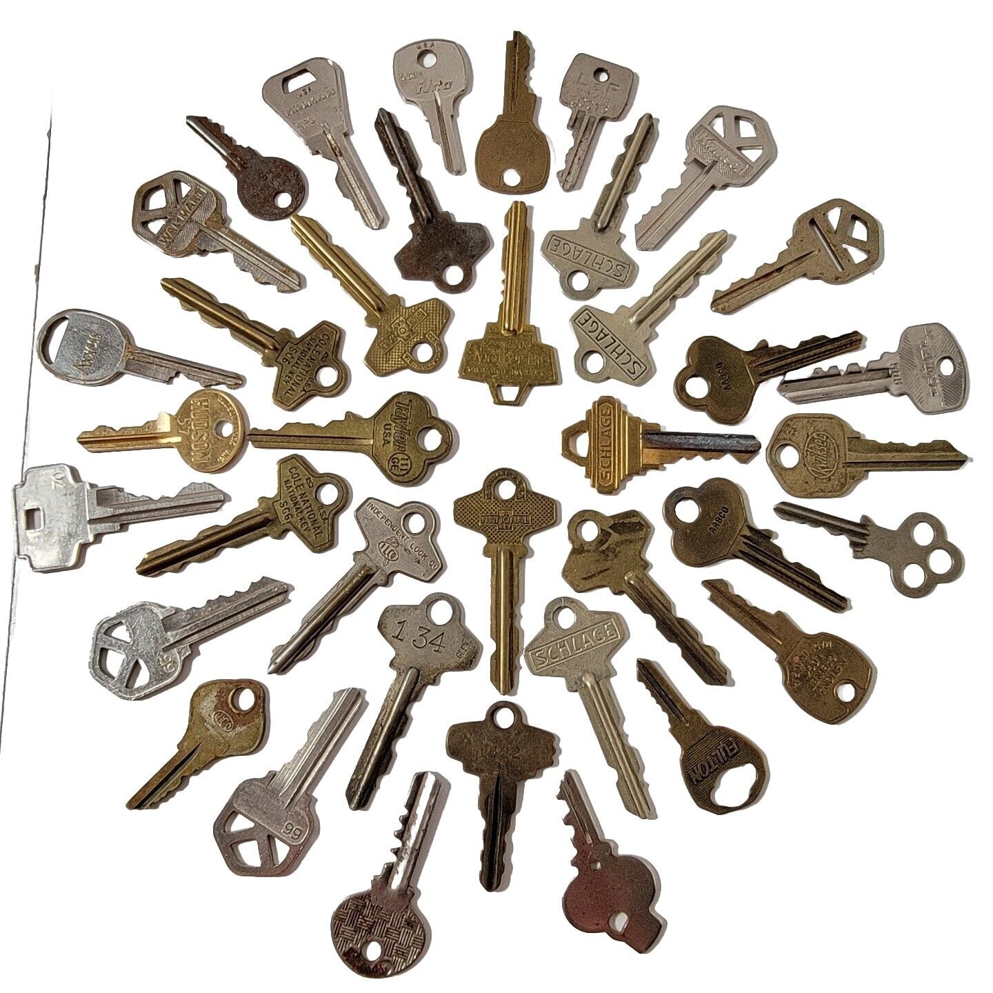 38 Vtg Old Flat House Keys In A Variety Of Cuts Approx 1.75\