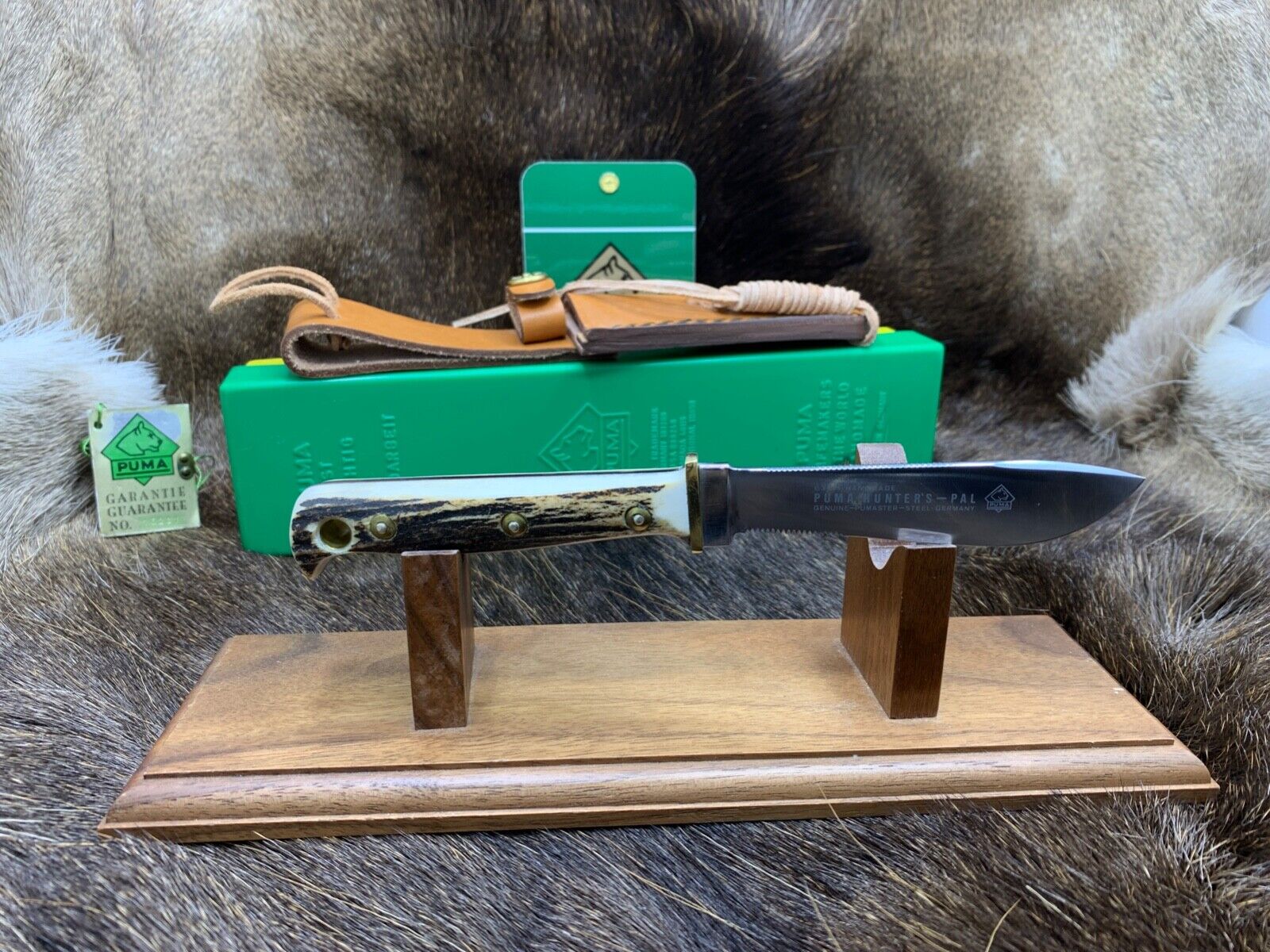 1982 Puma 6397 Hunter's Pal Knife Stag Handles & Leather Sheath G / Y Box - Mint