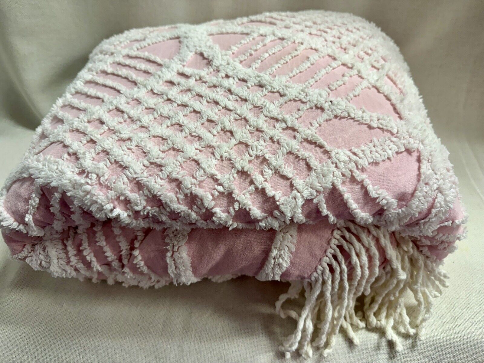 Vintage Estate Item, Pink And White Full/Double Bedspread With Fringe ￼