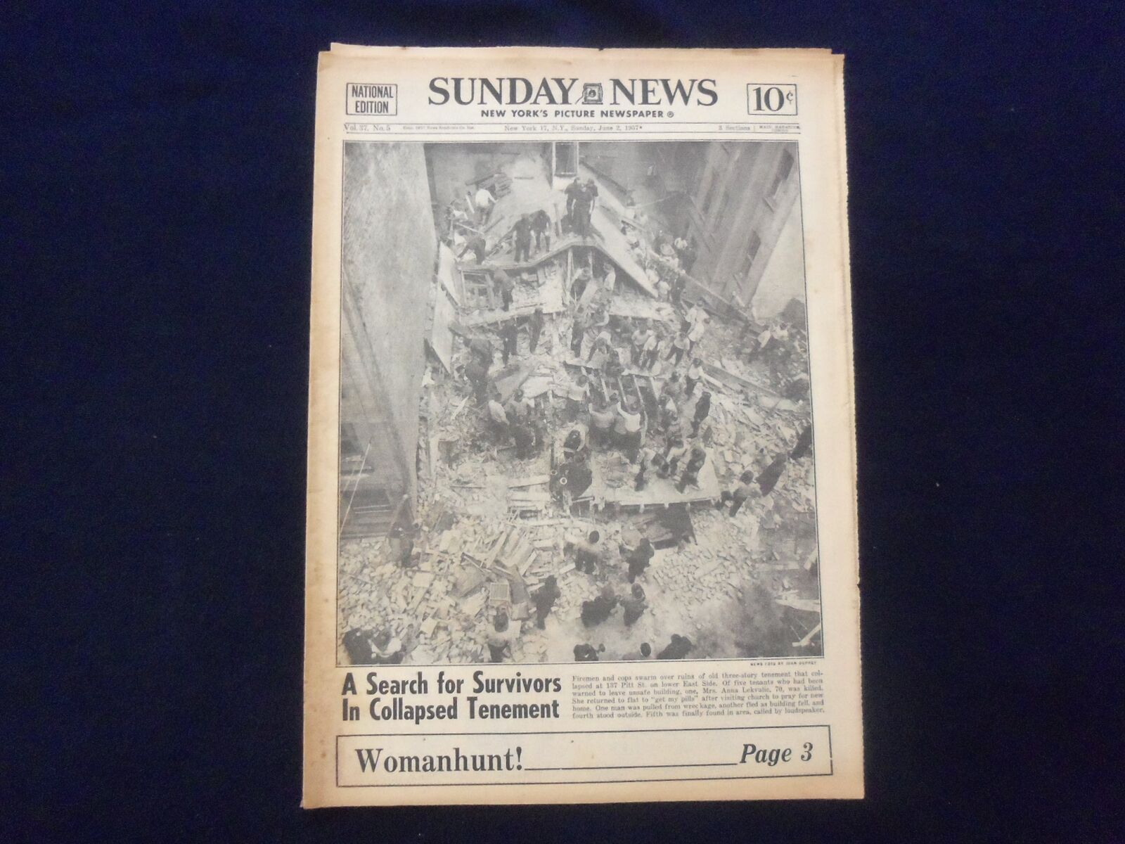 1957 JUNE 2 NEW YORK SUNDAY NEWS NEWSPAPER-EAST SIDE COLLAPSED TENEMENT- NP 6766