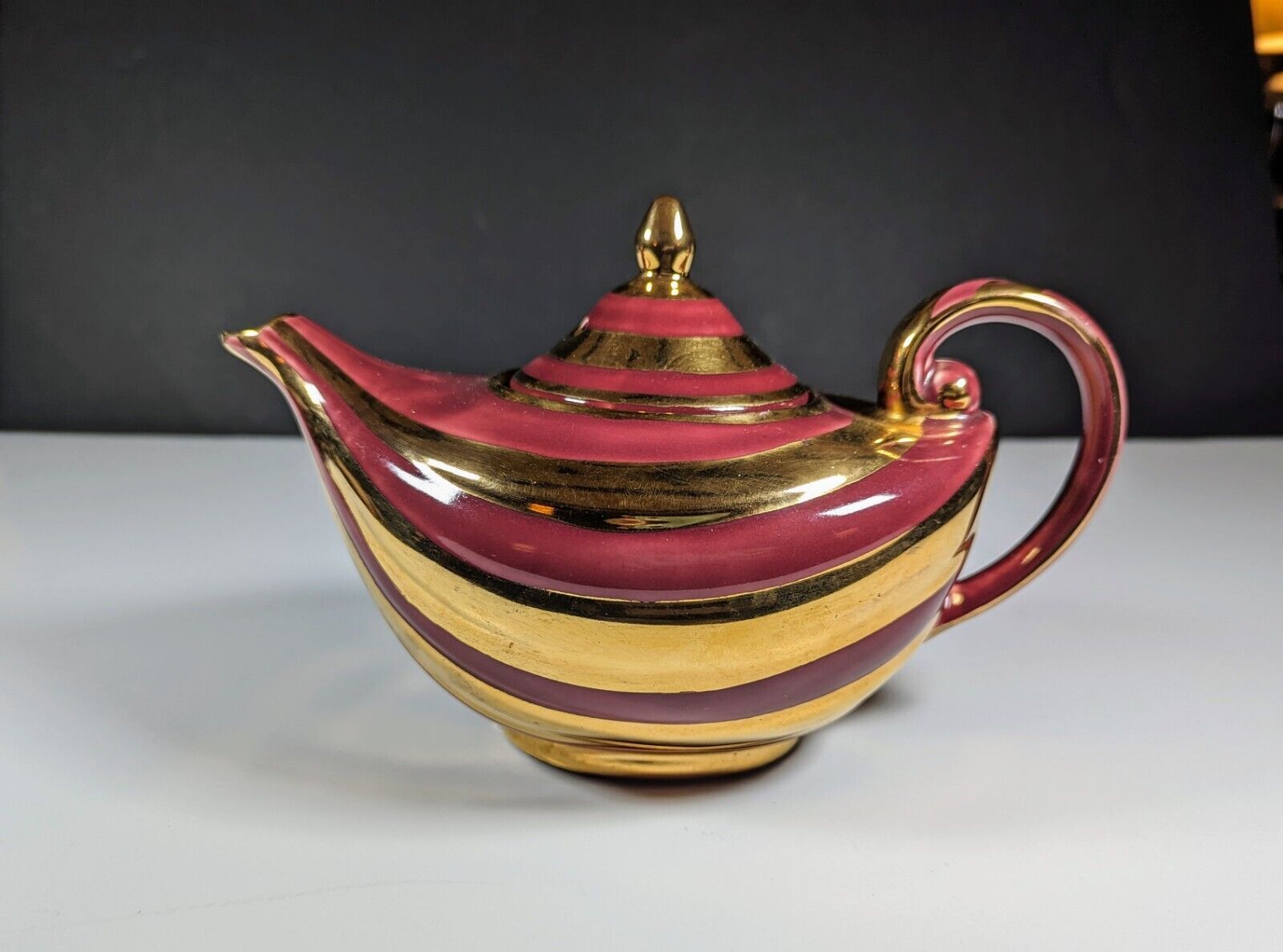 *Rare* MCM teapot, Arthur Wood, 1950\'s Gold/Burgundy, Aladdin Teapot, England 