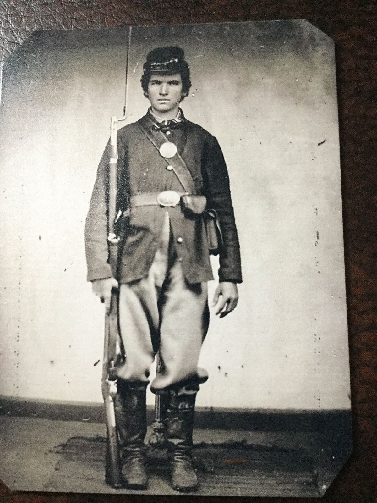 civil war Military Soldier With Rifle tintype C236RP