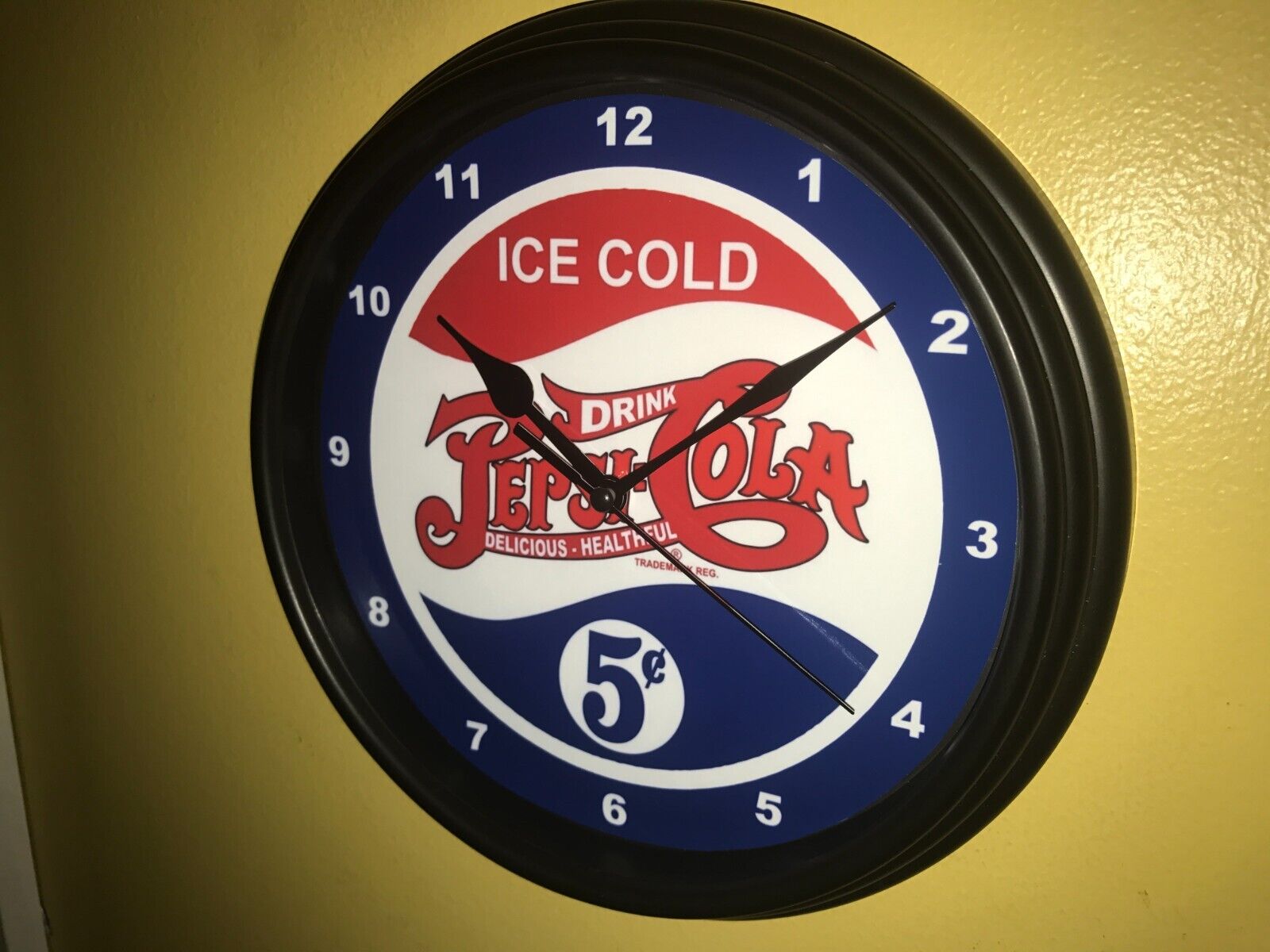 Pepsi Cola Ice Cold Soda Fountain Diner Kitchen Man Cave Clock Advertising Sign