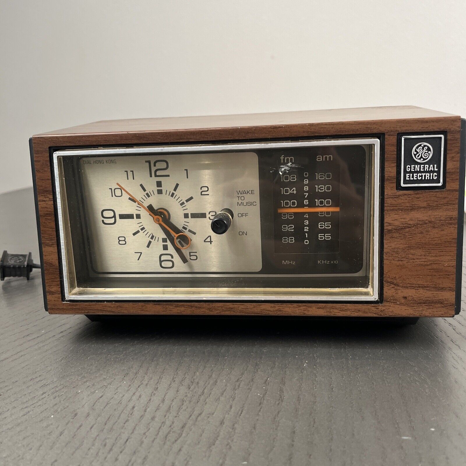 General Electric GE Alarm Clock AM/FM Radio - Vintage Wood Grain - Model 7-4550C