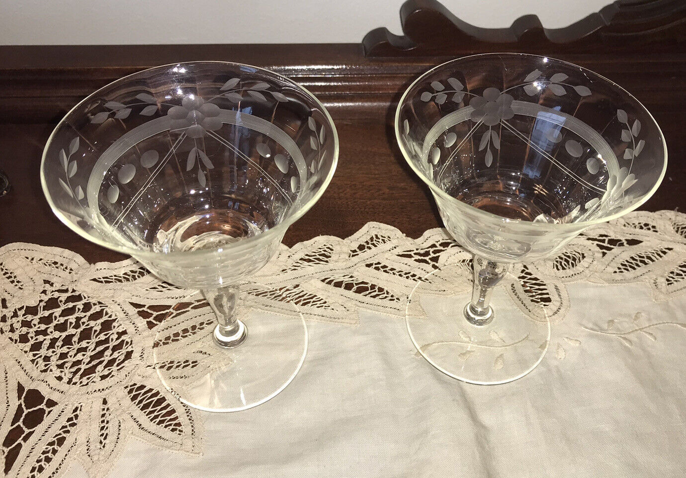 ETCHED FLORAL VTG SHERBET COUPE CHAMPAGNE GLASSES (2)PINSTRIPE BAND 16 PANEL EUC