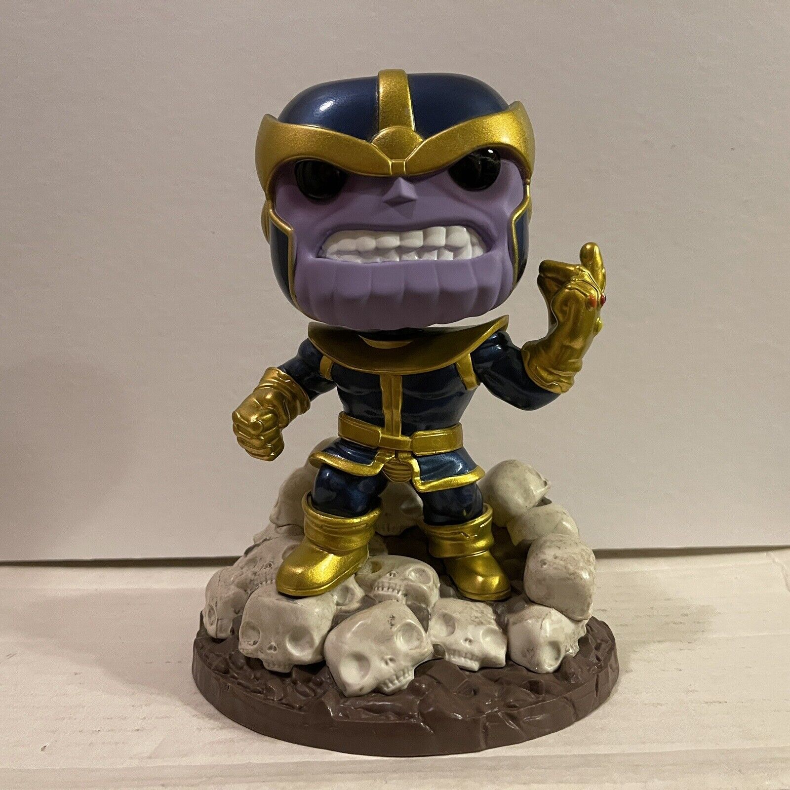 Thanos “Gauntlet snap” Deluxe  #556 PX Exclusive Funko POP No box - Marvel