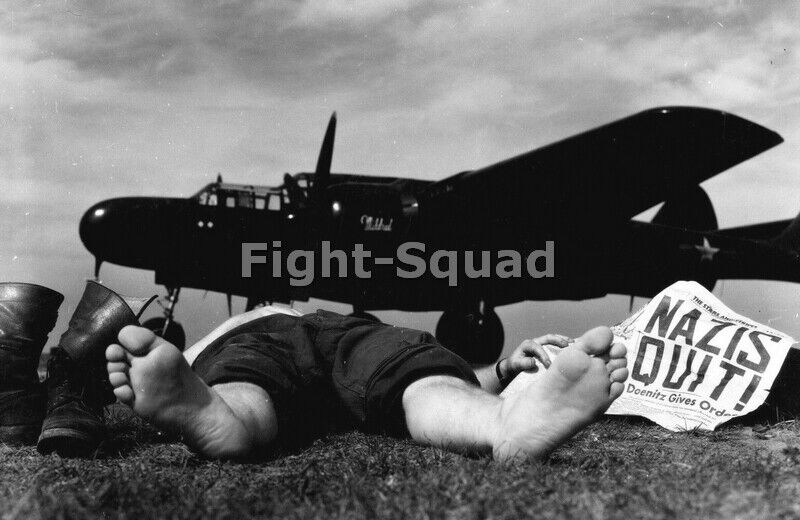 WW2 Picture Photo US serviceman resting  after notice Nazis Quit  3666