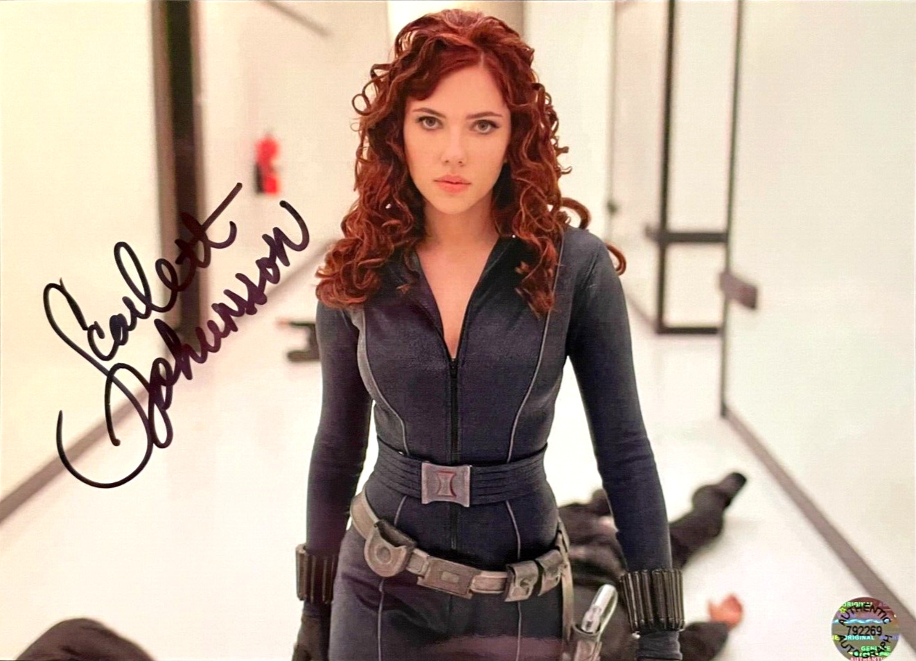 SCARLETT JOHANSSON (Avengers: Black Widow) Signed 7x5