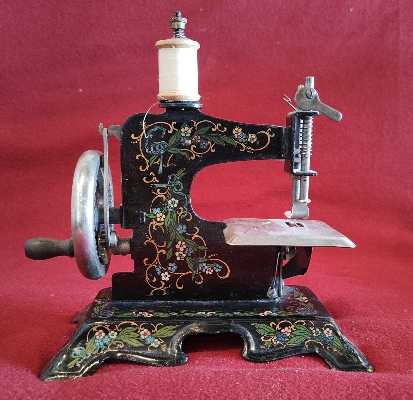Nice old toy sewing machine from Germany. Original paint Müller??