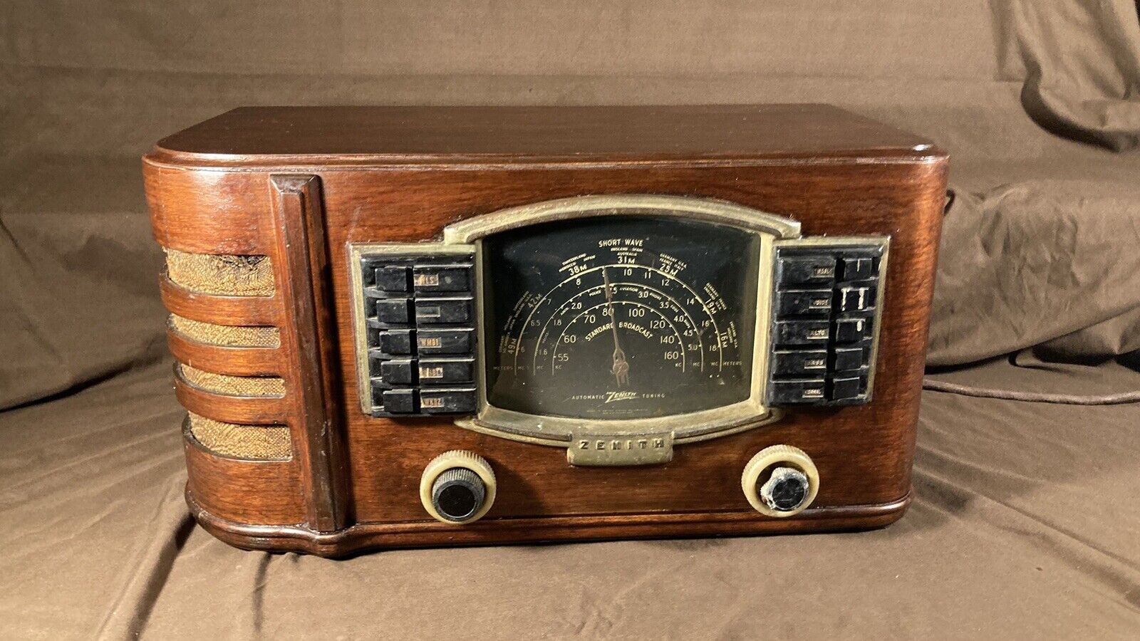 Antique Zenith 7SC33R  Art Deco Wood Table Top Tube Radio Rare
