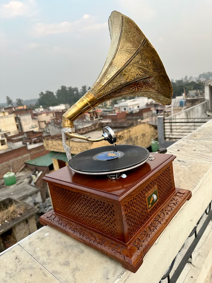 Vintage Elegance: HMV Working Gramophone - A Timeless Phonograph for Collectors