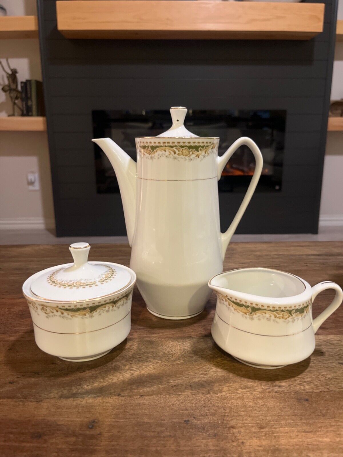Vintage Queen Anne Signature Collection Coffee/Tea Pot with cream and sugar bowl