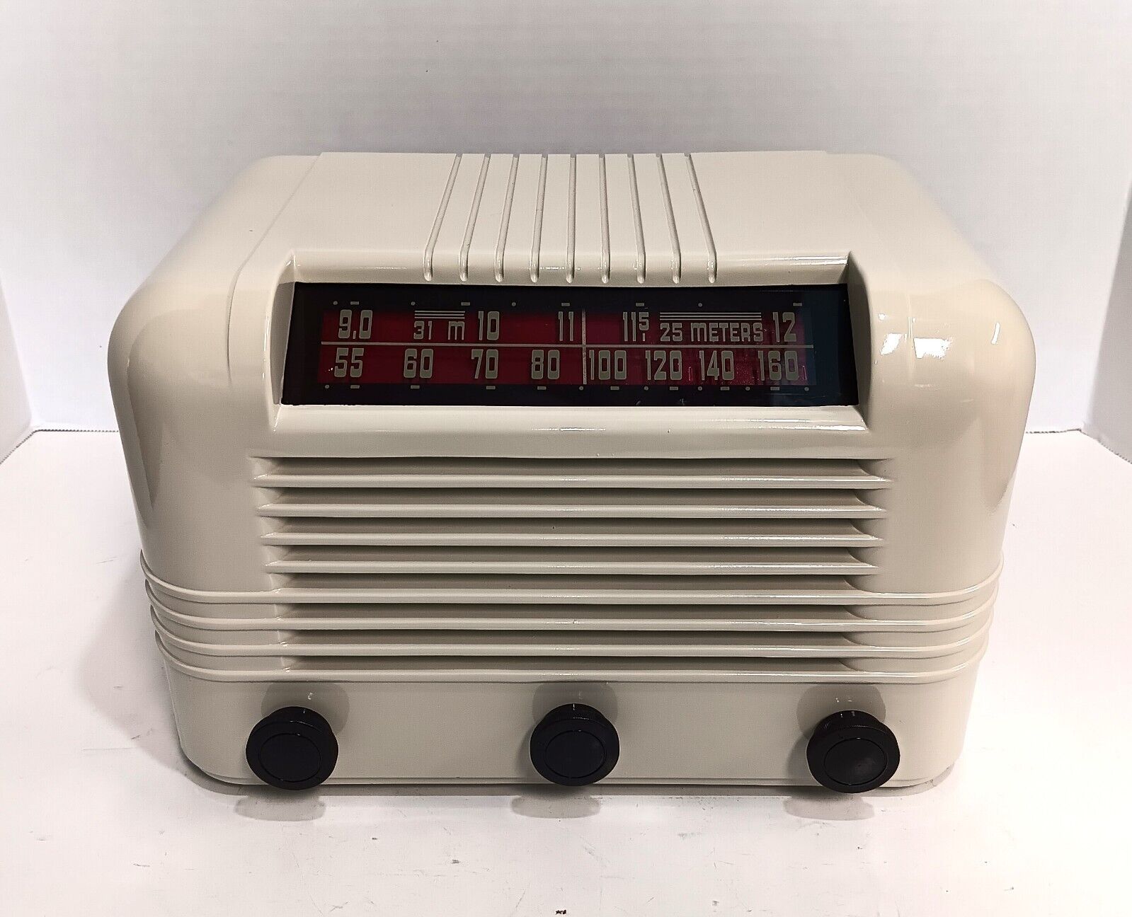 RCA 56X10. 1945 RCA Model 56X10 AM Broadcast/Shortwave Table Radio. Restored.