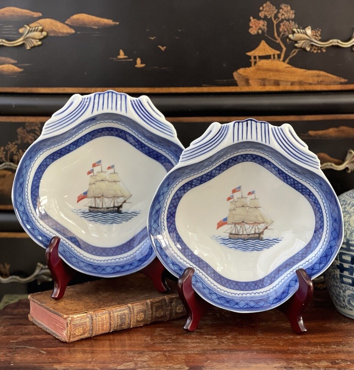 Fine Rare Pair Mottahedeh Canton Ship Nautical Maritime Shell Oyster Plate 8.25”