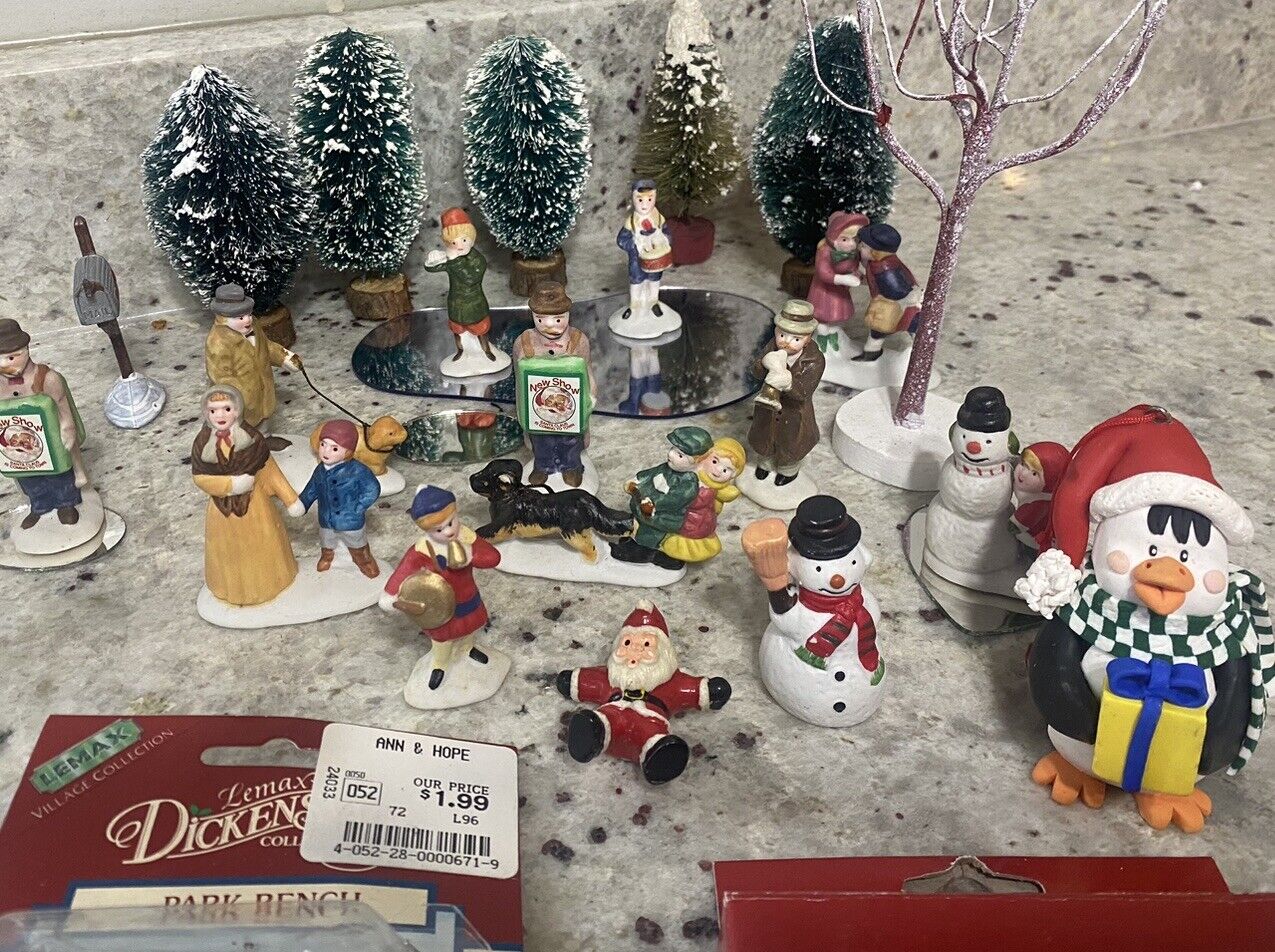 25 Piece Lemax Christmas Village Decor People And Accessories