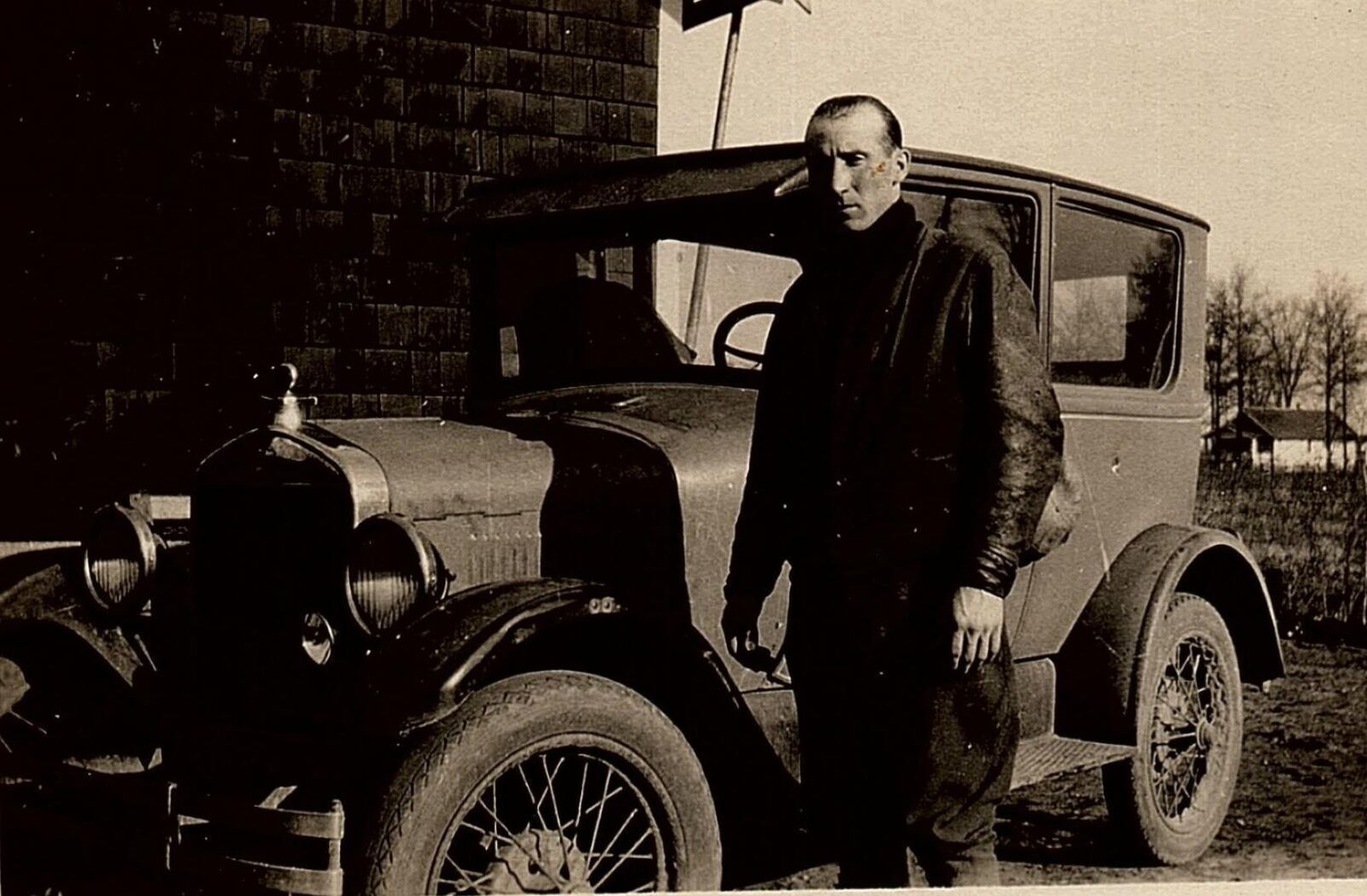 1929 FORD MODEL A TUDOR SEDAN OHIO PLATES OWNER LEATHER JACKET PHOTOGRAPH 34-150