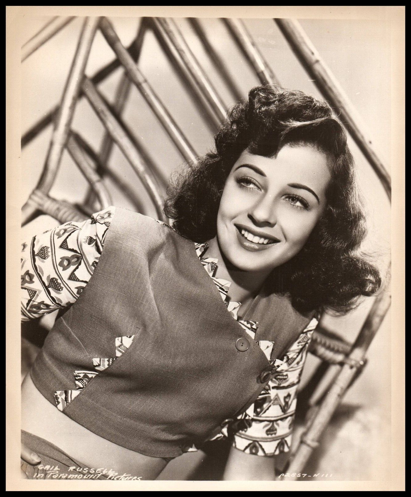 HOLLYWOOD BEAUTY GAIL RUSSELL ALLURING POSE 1940s STUNNING PORTRAIT Photo 701
