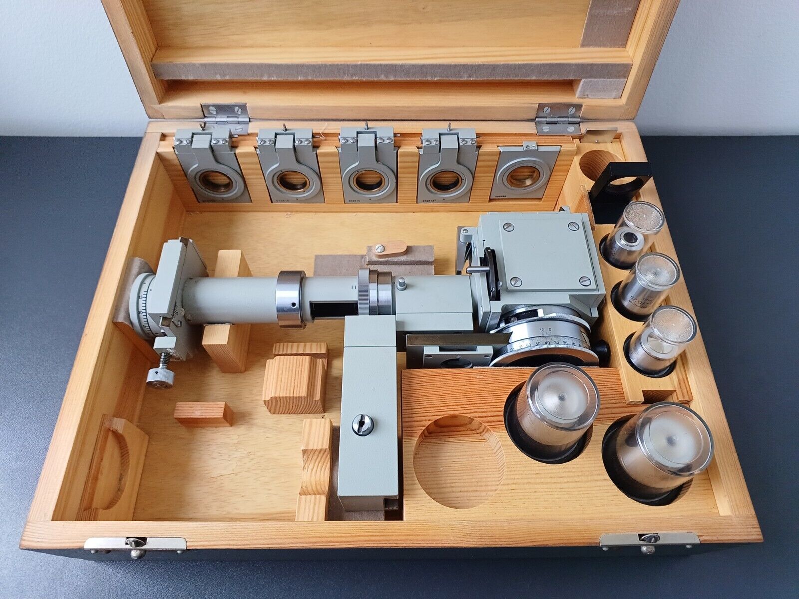 Carl Zeiss Jena Neophot box microscope accessories and lenses Planachromat