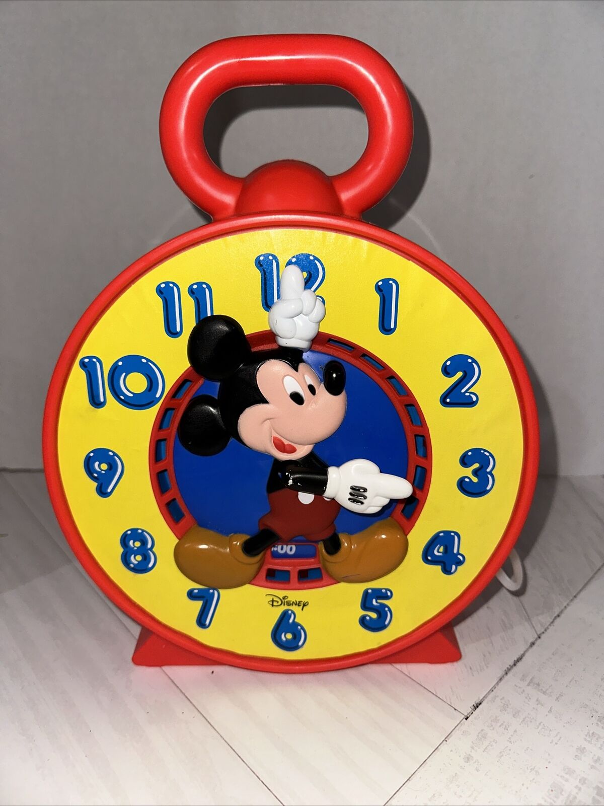 Vintage 1981 Disney Mickey Mouse  Chatter Clock with pull string toy Mattel