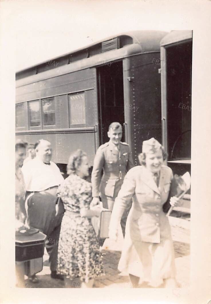 Old Photo Snapshot Men Women Nurse Train Railway Station Military Man 21 Z19
