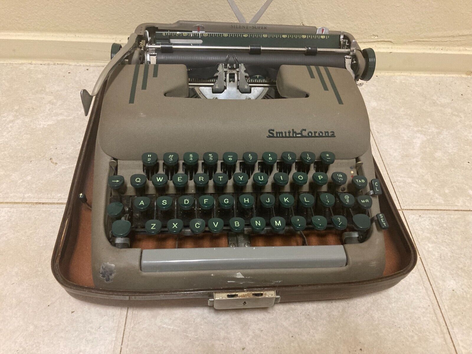 Vintage 1955 Smith Corona Silent Super 5T Series Portable Typewriter 