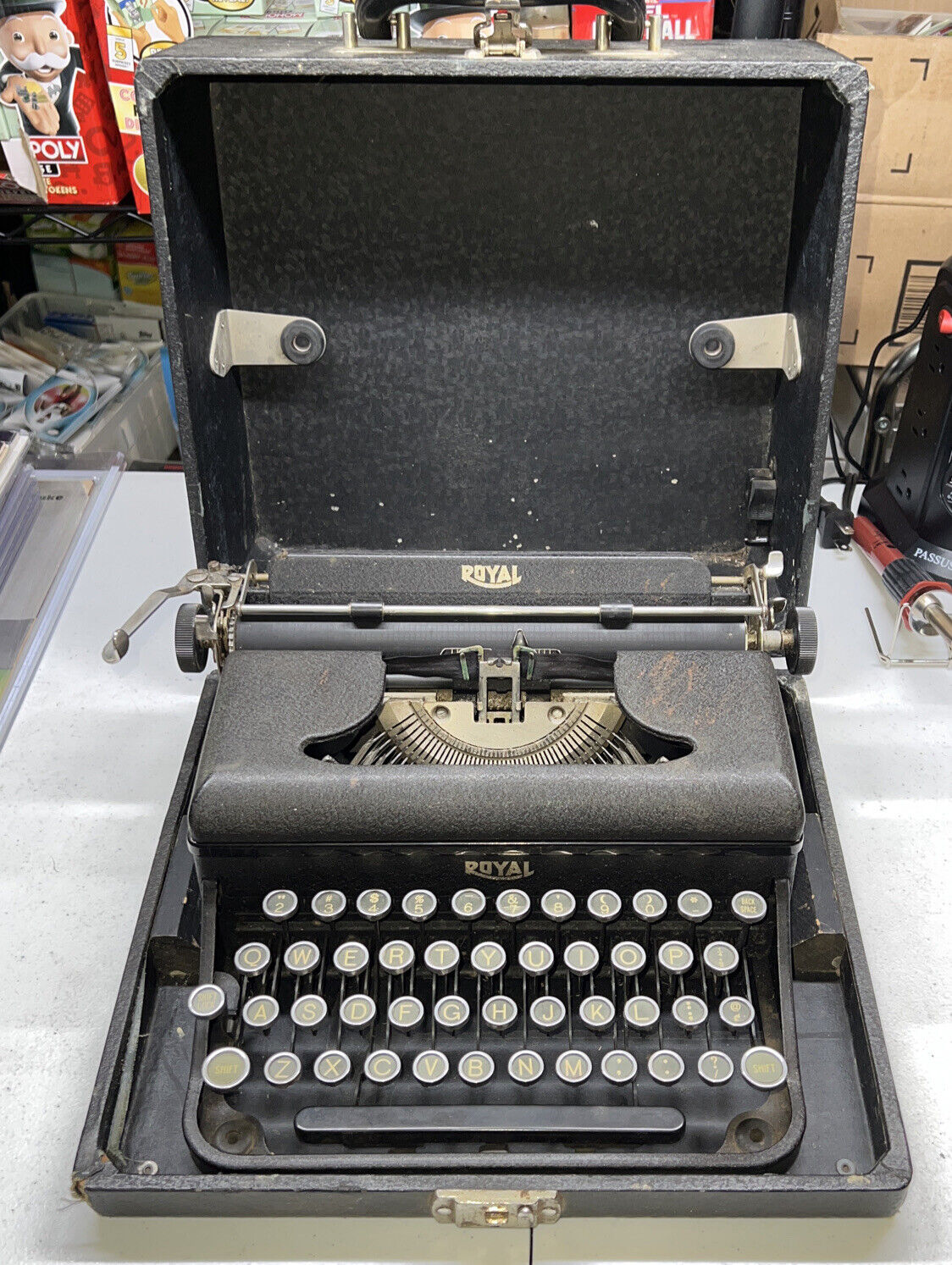 Vintage 1941 Royal Quiet De Luxe Typewriter With Carrying Case Portable Rare COT