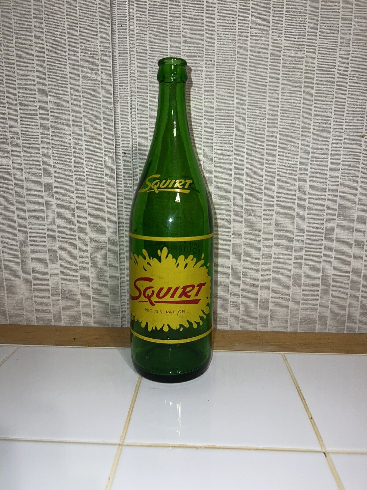Vintage 1958 Squirt Pop Bottle 12 FL OZ