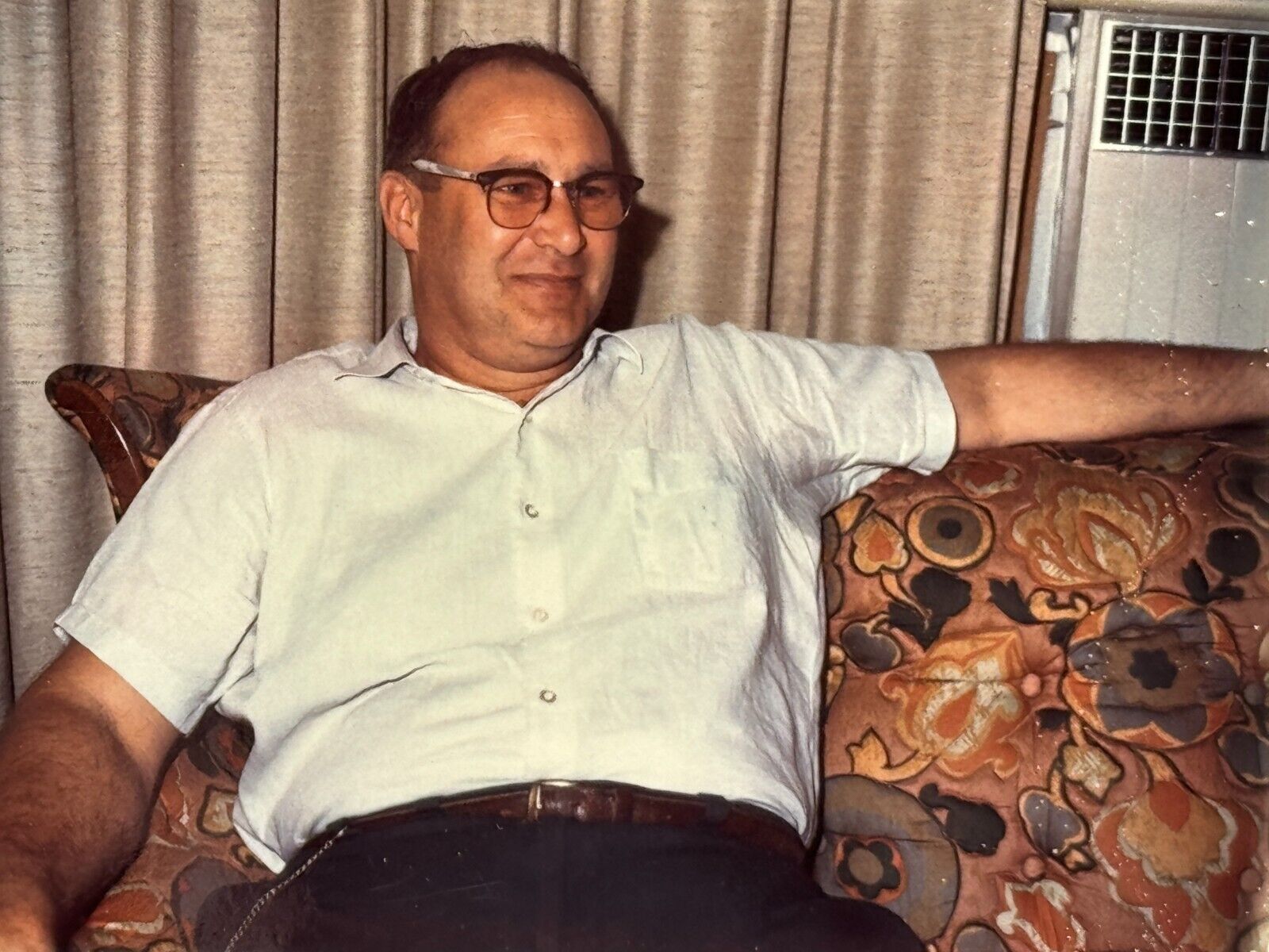 1Y Photograph Handsome Man Smiles Hort Rimmed Glasses 1960-70\'s Polaroid