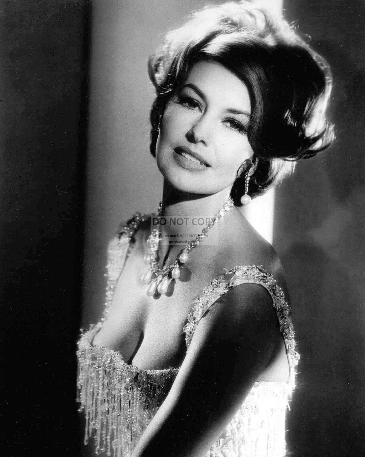 CYD CHARISSE ACTRESS AND DANCER - 8X10 PUBLICITY PHOTO (DD513)