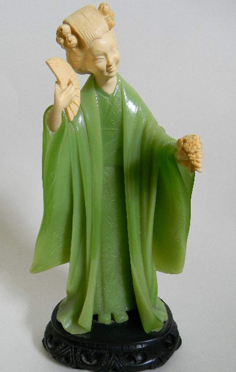 Vintage Wony Italy Faux Jade Color Asian Lady with fan Figurine signed 11.5\