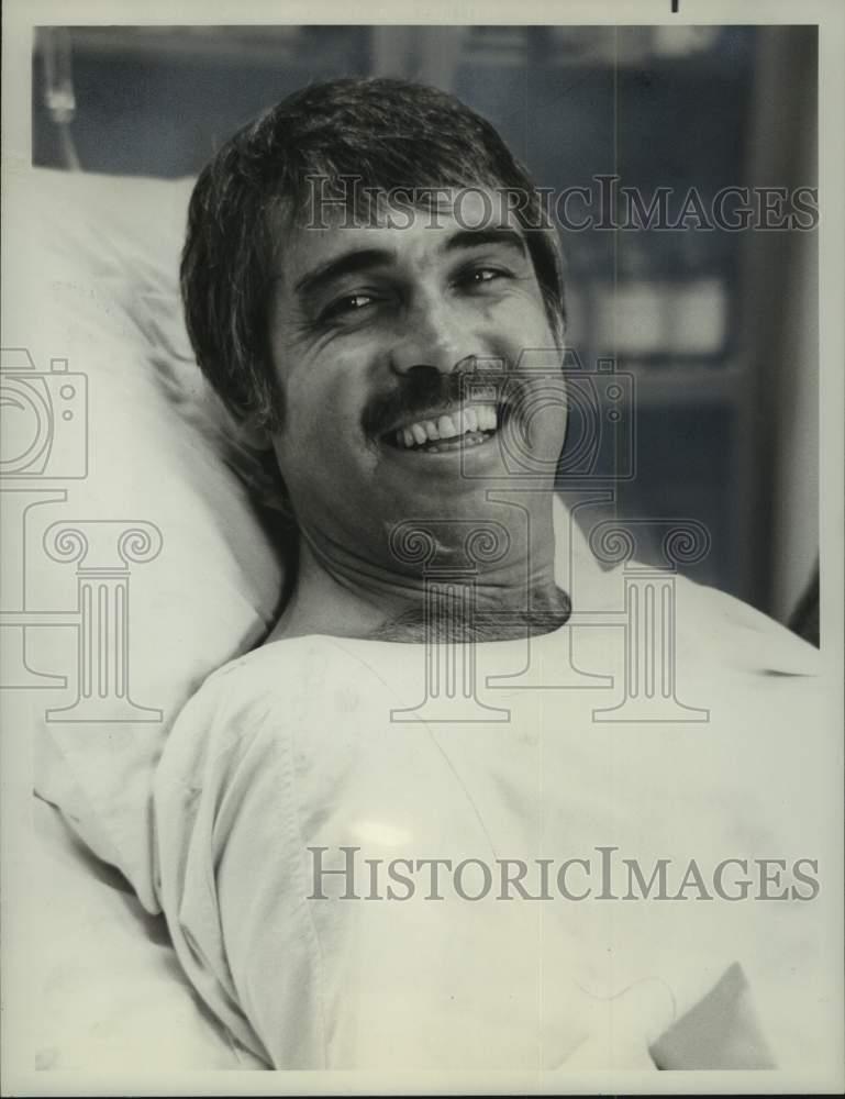 Press Photo Joe Kapp, Ex-Pro Football Quarterback smiles from Hospital Bed