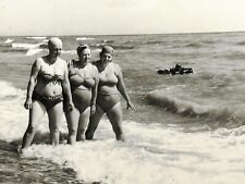 1950s Plus size Three Women Hugging Bikini Sea Snapshot Vintage B&W Photo picture