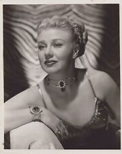 HOLLYWOOD BEAUTY GINGER ROGERS STYLISH POSE STUNNING PORTRAIT 1940s Photo C33 picture