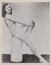 Gail Russell (1948) 🎬⭐ Original Vintage - Leggy Cheesecake Swimsuit Photo K 322 picture