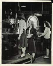 1944 Press Photo Westinghouse women engineers in training at Carnegie Institute picture