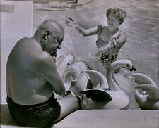 LG874 1959 Orig John Walther Photo WOMAN SPLASHING MAN IN POOL Inflatable Swans picture