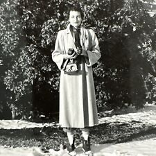 VINTAGE PHOTO Woman Photographer With Her Camera 1956 Original Snapshot picture