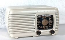 Zenith 5D610 1941/42 5D610 Table Radio Restored. A Very Nice Working Radio. picture