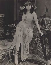THEDA BARA in CLEOPATRA 1930s FOX ALLURING POSE CHEESECAKE PORTRAIT Photo C33 picture
