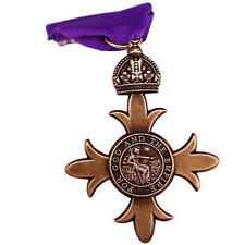 Queen Elizabeth II Commemorative Coin | Queen Souvenir Cross Pin Badge Badges picture