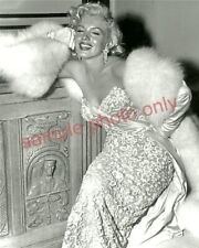  MARILYN MONROE PREMIERE HOW TO MARRY A MILLIONAIRE 1953 8x10 GLOSSY PHOTO BG27 picture