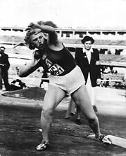 1955 Press Photo GALINA ZYBINA Blonde Bombshell Shot Put Thrower USSR Record kg picture