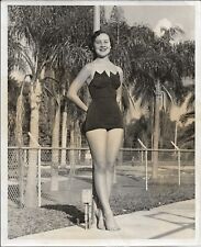 Lady Photograph Swimwear 1950s Model Pose Florida Outdoors 8 x 10 picture