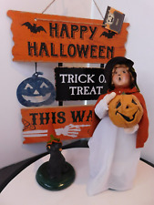 Byers Choice 2005 Halloween Witch with Pumpkin and Cat with Wooden Sign SIGNED picture
